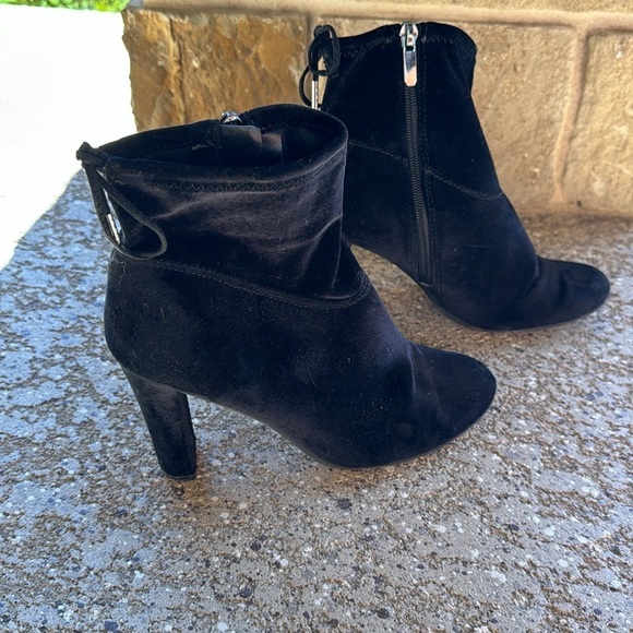 Libby Edelman black velvet bootie size 6.5 - Picture 3 of 10